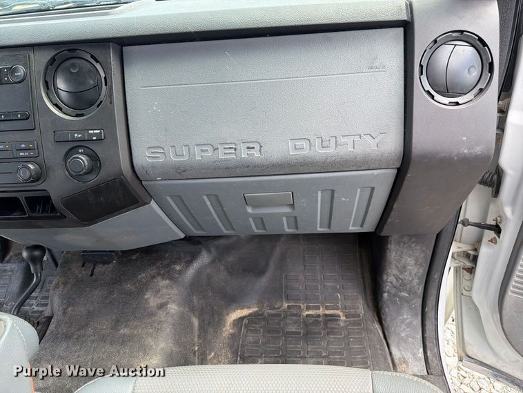image for item YA4748 2015 Ford F250 Super Duty utility bed pickup truck