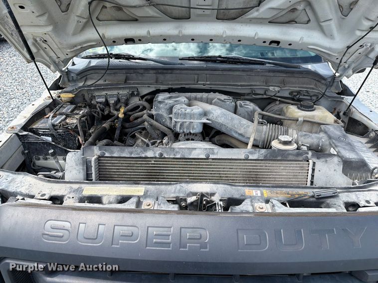 image for item YA4748 2015 Ford F250 Super Duty utility bed pickup truck