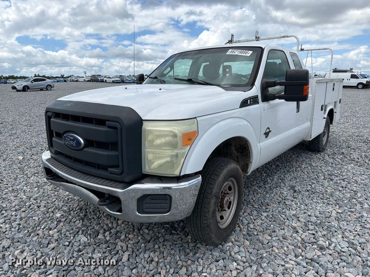 2016 Ford F250 Super Duty utility bed pickup truck
