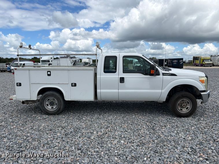 image for item YA4749 2016 Ford F250 Super Duty utility bed pickup truck