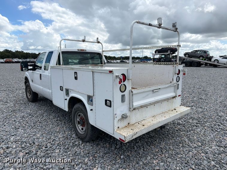 image for item YA4749 2016 Ford F250 Super Duty utility bed pickup truck