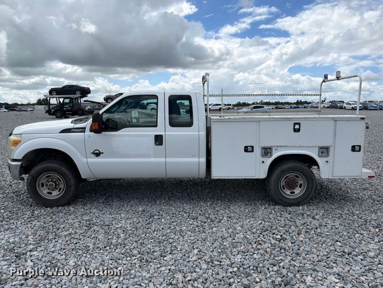 image for item YA4749 2016 Ford F250 Super Duty utility bed pickup truck