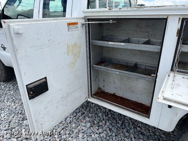 image for item YA4749 2016 Ford F250 Super Duty utility bed pickup truck