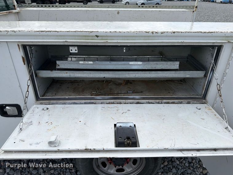 image for item YA4749 2016 Ford F250 Super Duty utility bed pickup truck