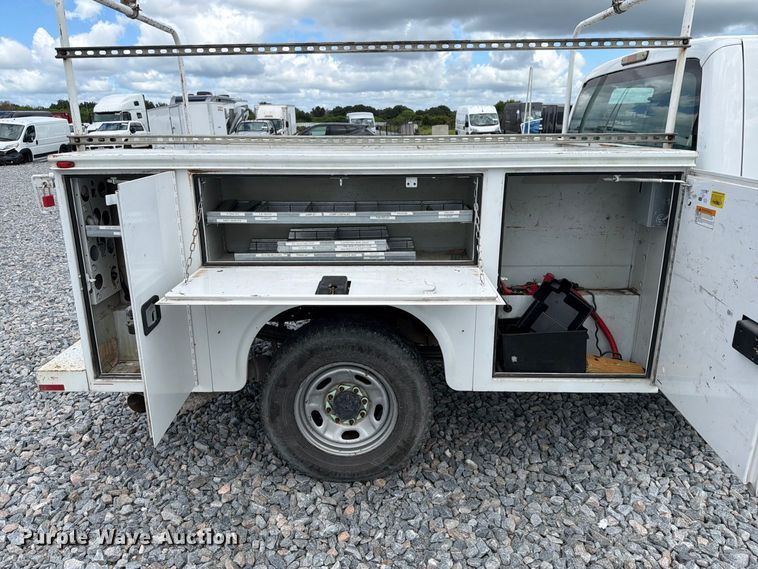 image for item YA4749 2016 Ford F250 Super Duty utility bed pickup truck