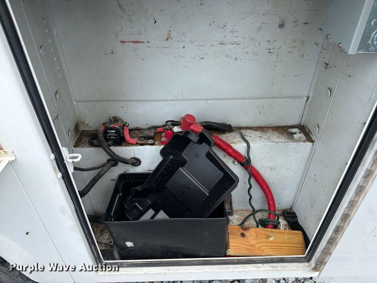 image for item YA4749 2016 Ford F250 Super Duty utility bed pickup truck