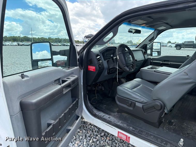 image for item YA4749 2016 Ford F250 Super Duty utility bed pickup truck