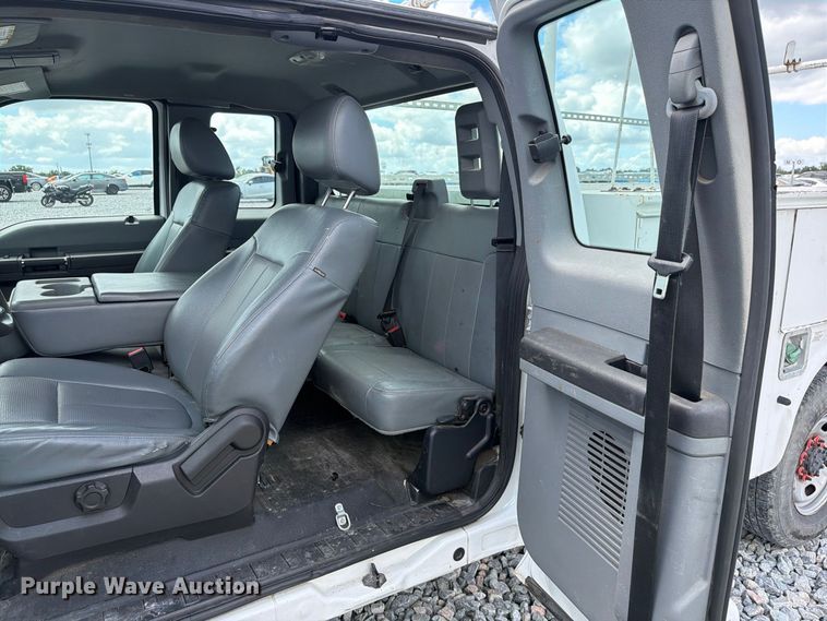 image for item YA4749 2016 Ford F250 Super Duty utility bed pickup truck