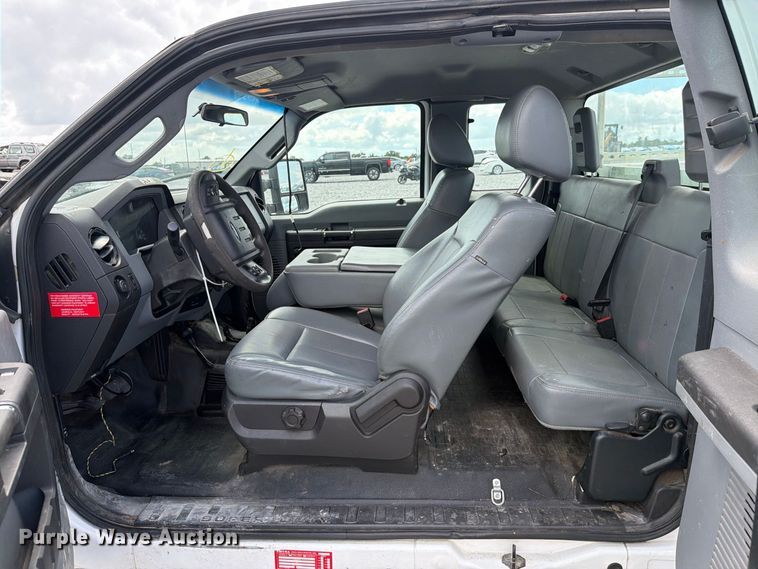 image for item YA4749 2016 Ford F250 Super Duty utility bed pickup truck