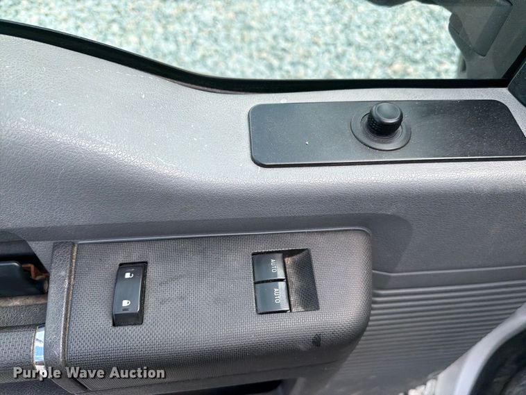 image for item YA4749 2016 Ford F250 Super Duty utility bed pickup truck
