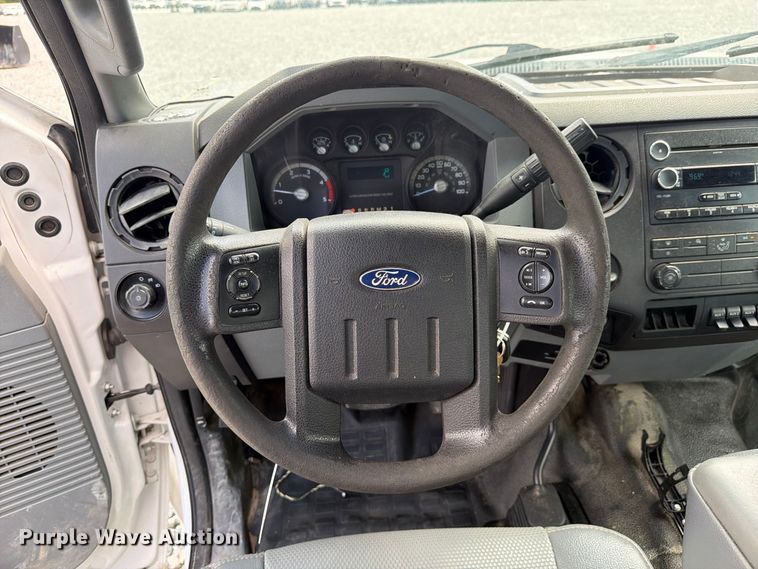 image for item YA4749 2016 Ford F250 Super Duty utility bed pickup truck
