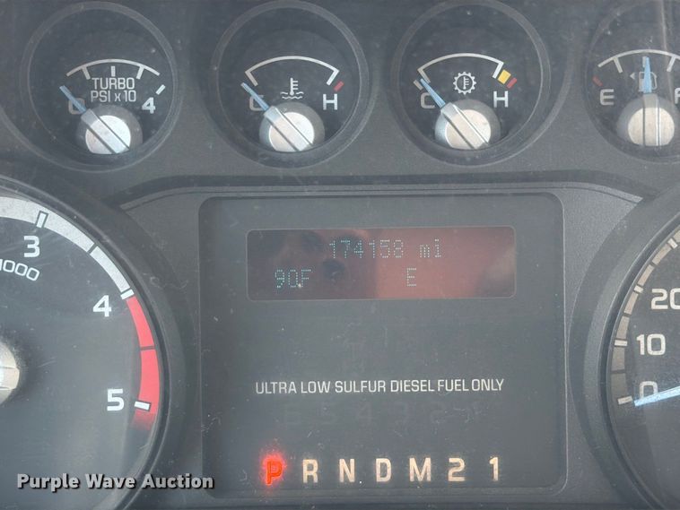 image for item YA4749 2016 Ford F250 Super Duty utility bed pickup truck