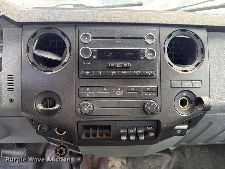 image for item YA4749 2016 Ford F250 Super Duty utility bed pickup truck