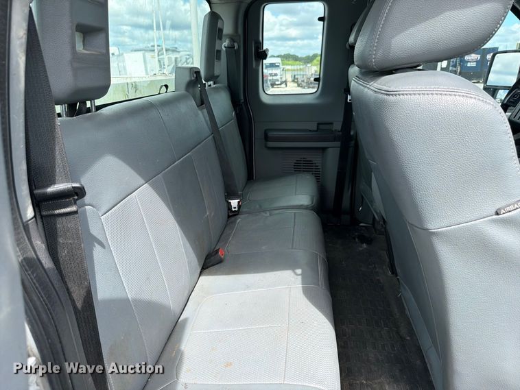 image for item YA4749 2016 Ford F250 Super Duty utility bed pickup truck