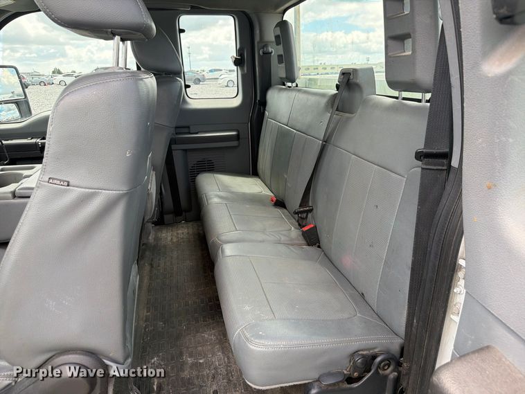 image for item YA4749 2016 Ford F250 Super Duty utility bed pickup truck
