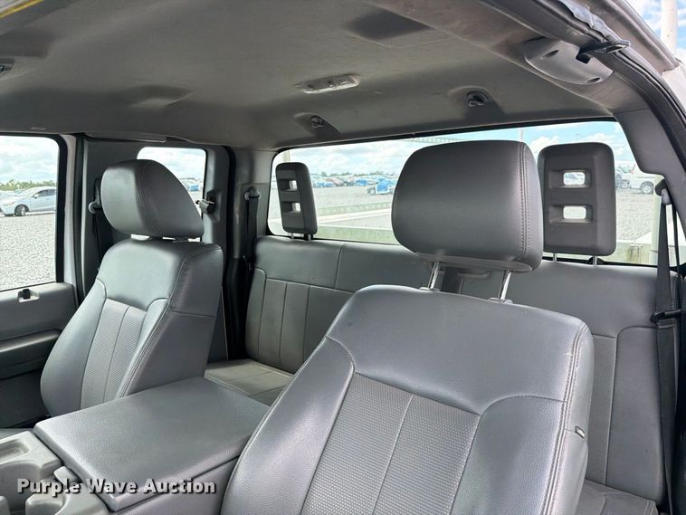 image for item YA4749 2016 Ford F250 Super Duty utility bed pickup truck