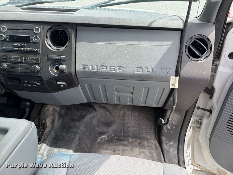 image for item YA4749 2016 Ford F250 Super Duty utility bed pickup truck