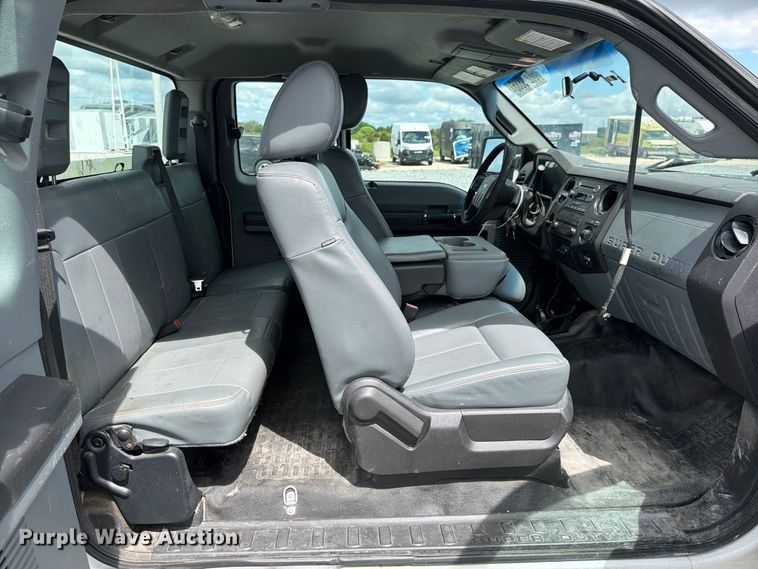 image for item YA4749 2016 Ford F250 Super Duty utility bed pickup truck
