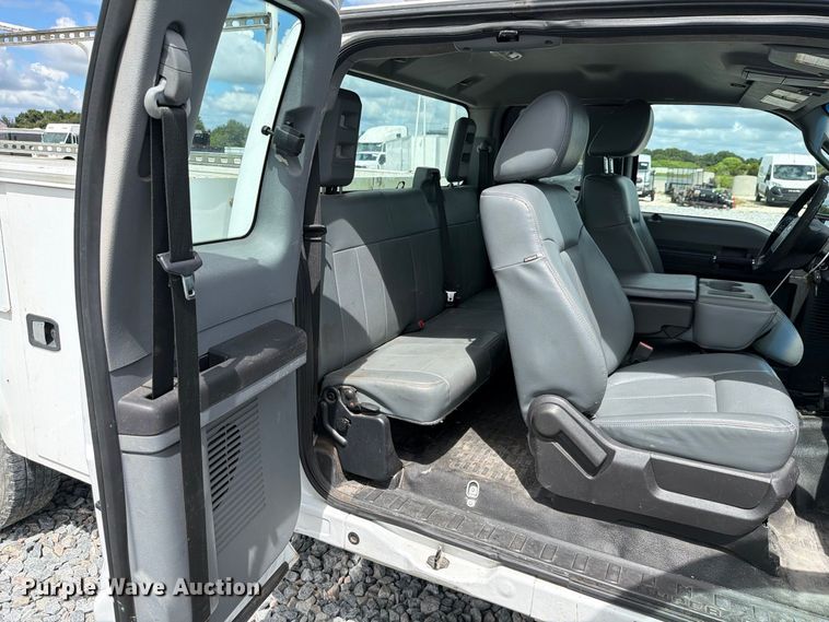 image for item YA4749 2016 Ford F250 Super Duty utility bed pickup truck