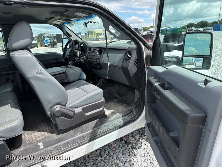 image for item YA4749 2016 Ford F250 Super Duty utility bed pickup truck