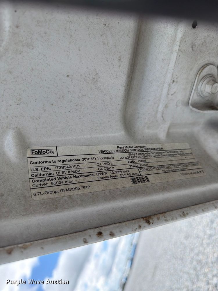 image for item YA4749 2016 Ford F250 Super Duty utility bed pickup truck
