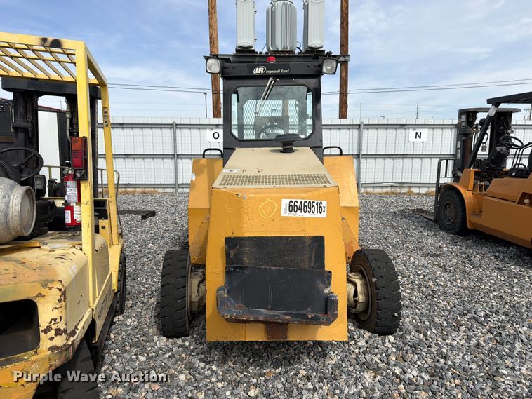 image for item YA4811 1992 Ingersoll Rand T-708J tow tractor