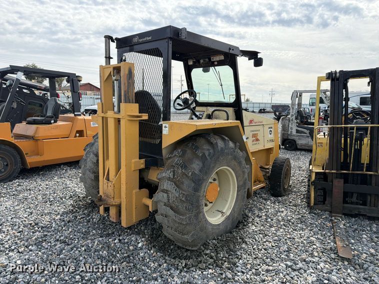 image for item YA4811 1992 Ingersoll Rand T-708J tow tractor