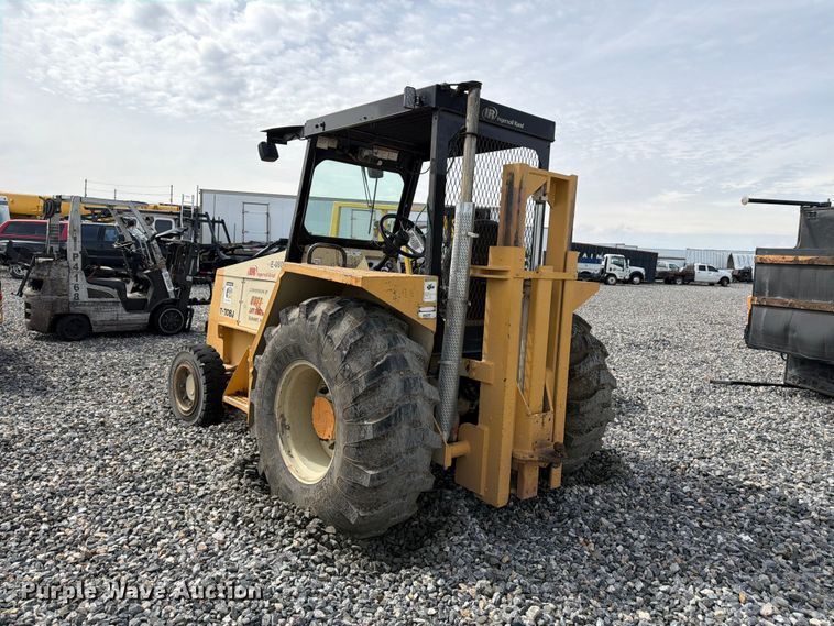 image for item YA4811 1992 Ingersoll Rand T-708J tow tractor