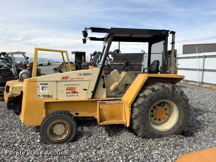 image for item YA4811 1992 Ingersoll Rand T-708J tow tractor