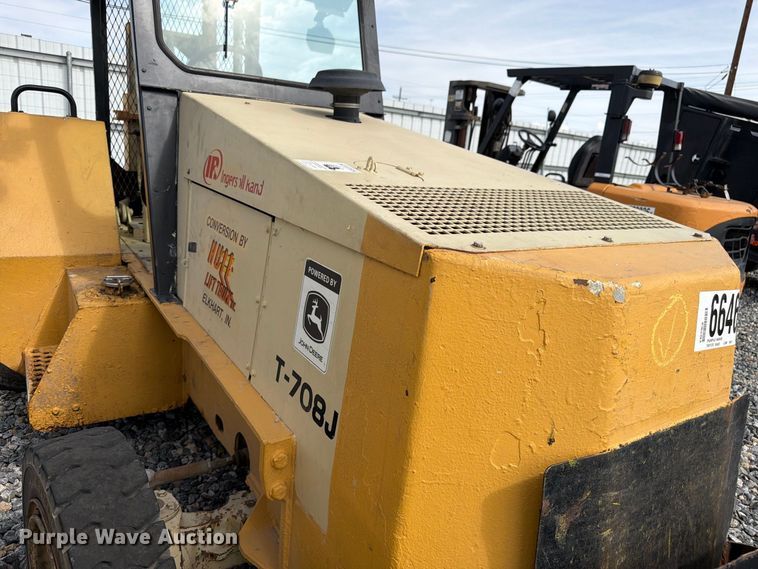 image for item YA4811 1992 Ingersoll Rand T-708J tow tractor