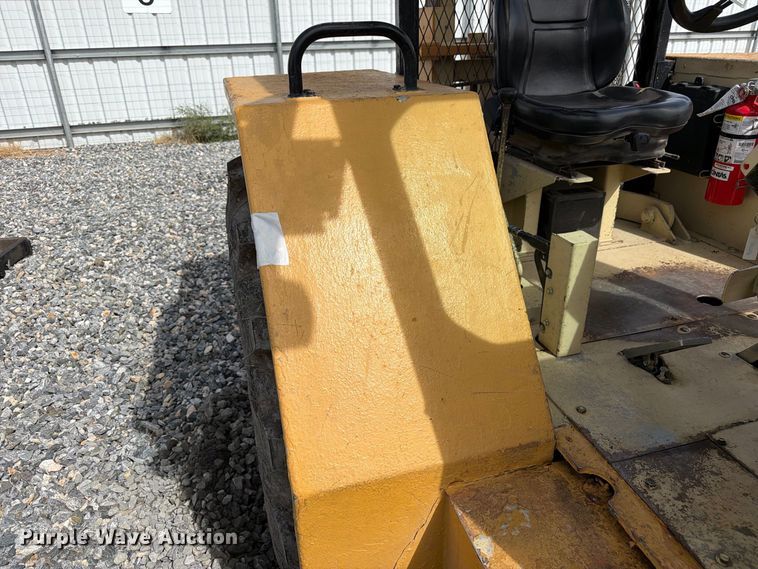 image for item YA4811 1992 Ingersoll Rand T-708J tow tractor
