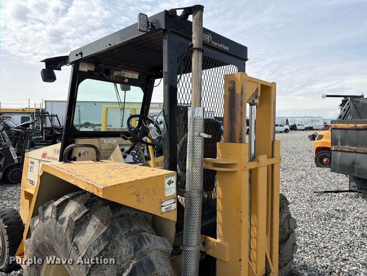 image for item YA4811 1992 Ingersoll Rand T-708J tow tractor