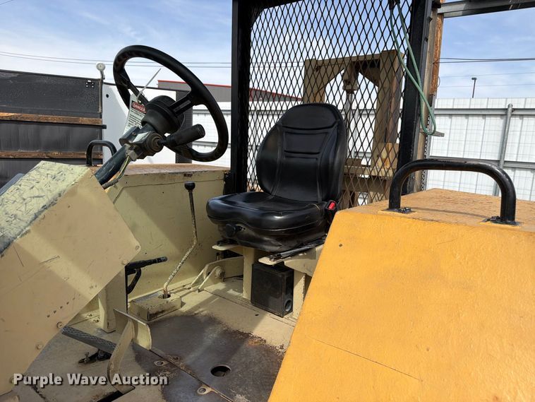 image for item YA4811 1992 Ingersoll Rand T-708J tow tractor