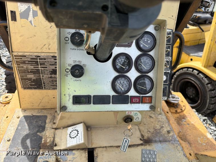 image for item YA4811 1992 Ingersoll Rand T-708J tow tractor