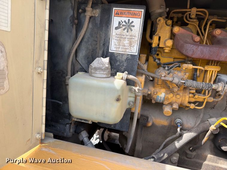 image for item YA4811 1992 Ingersoll Rand T-708J tow tractor