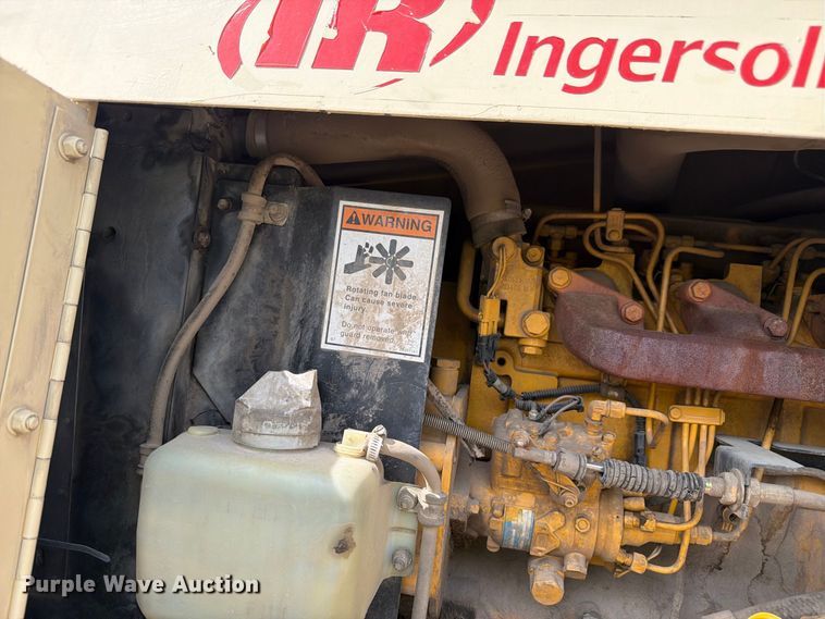 image for item YA4811 1992 Ingersoll Rand T-708J tow tractor