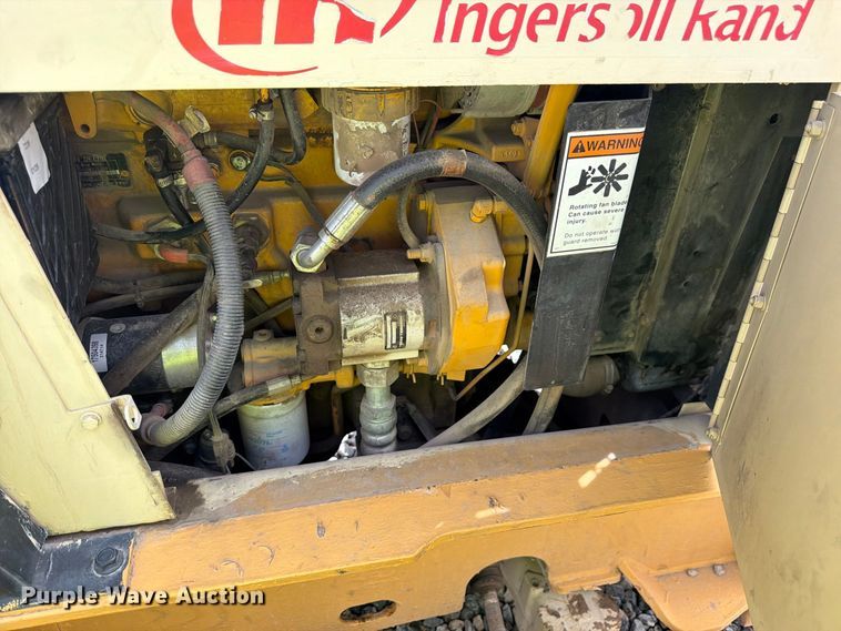 image for item YA4811 1992 Ingersoll Rand T-708J tow tractor
