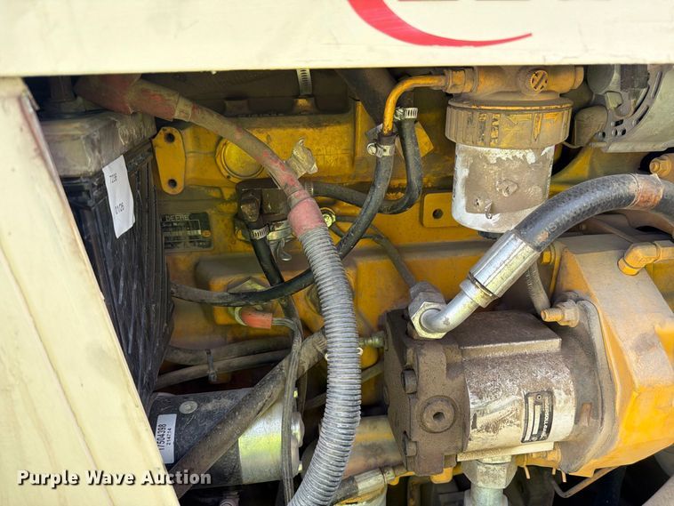 image for item YA4811 1992 Ingersoll Rand T-708J tow tractor