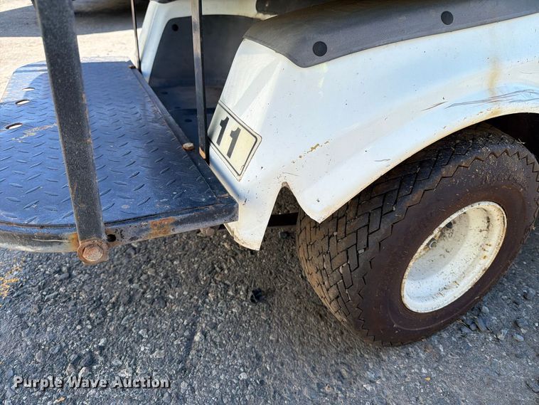 image for item YA4924 2003 Club Car golf cart