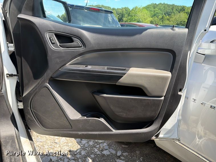 image for item YA4960 2019 Chevrolet Colorado Ext. Cab pickup truck
