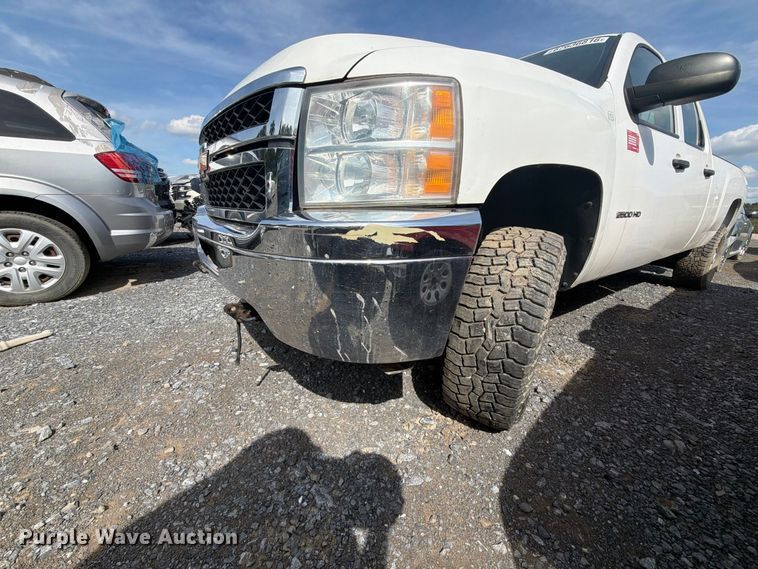 image for item YA4961 2014 Chevrolet Silverado 2500HD Crew Cab pickup truck