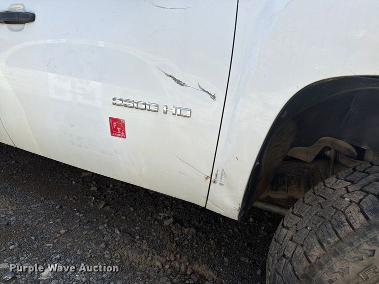 image for item YA4961 2014 Chevrolet Silverado 2500HD Crew Cab pickup truck