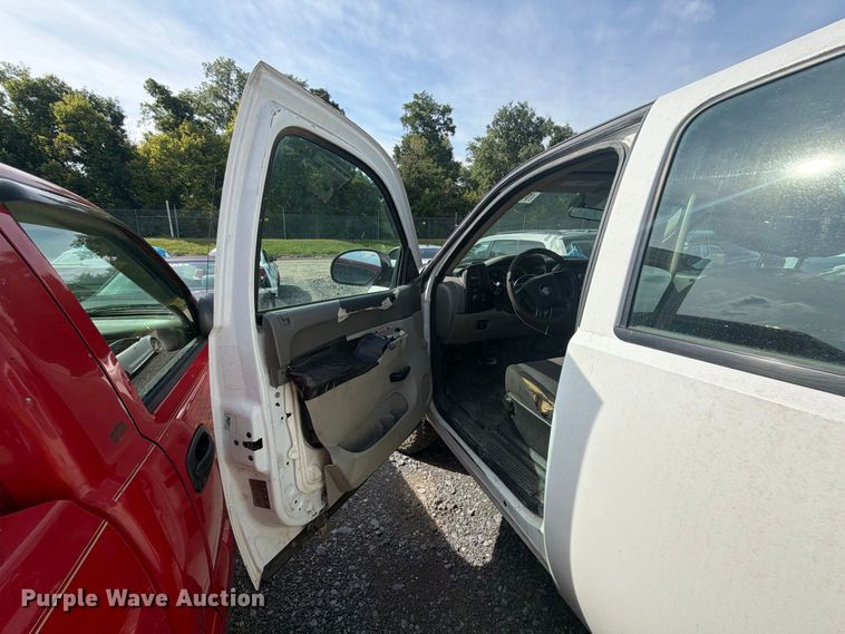 image for item YA4961 2014 Chevrolet Silverado 2500HD Crew Cab pickup truck