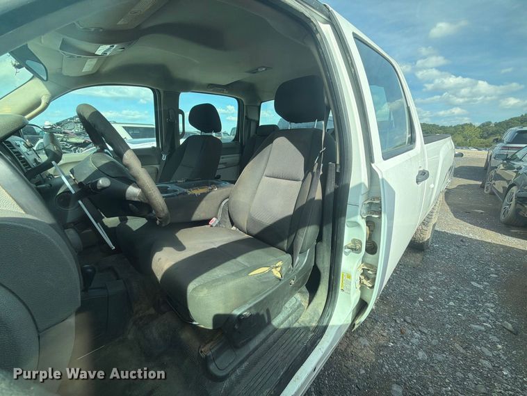 image for item YA4961 2014 Chevrolet Silverado 2500HD Crew Cab pickup truck