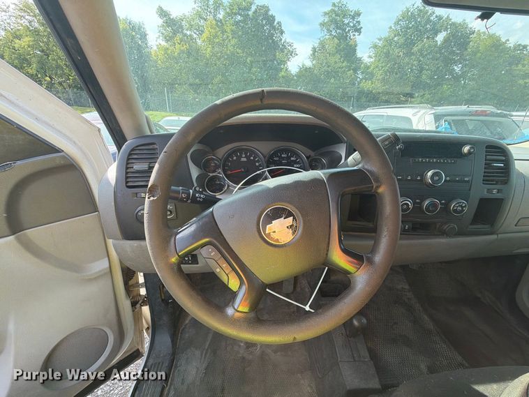image for item YA4961 2014 Chevrolet Silverado 2500HD Crew Cab pickup truck
