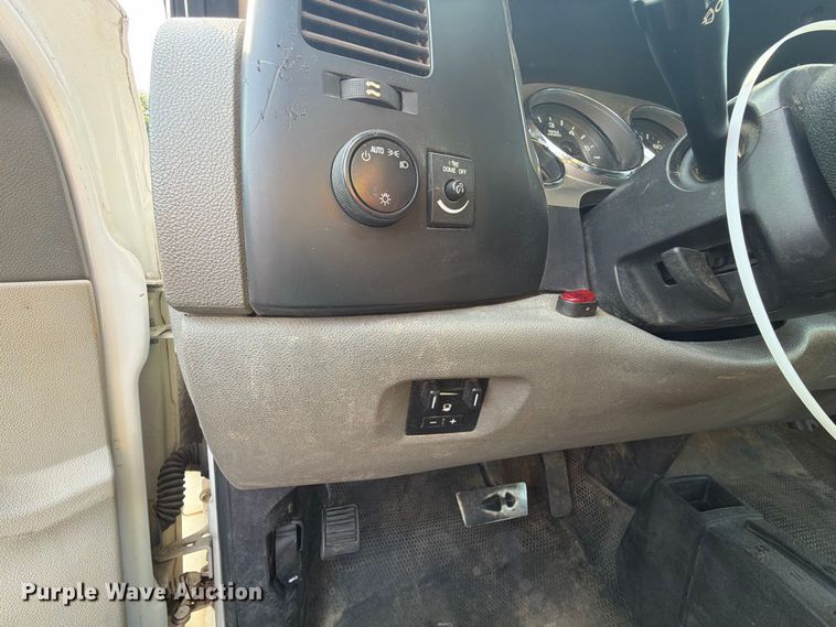 image for item YA4961 2014 Chevrolet Silverado 2500HD Crew Cab pickup truck