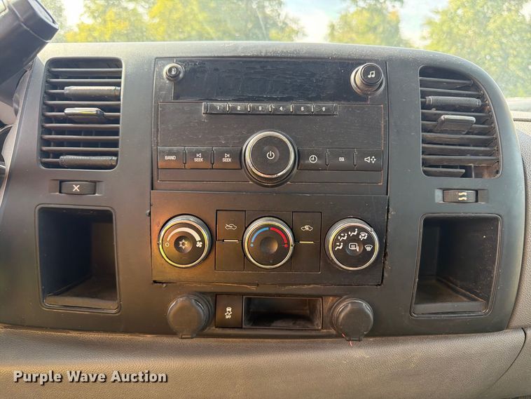 image for item YA4961 2014 Chevrolet Silverado 2500HD Crew Cab pickup truck
