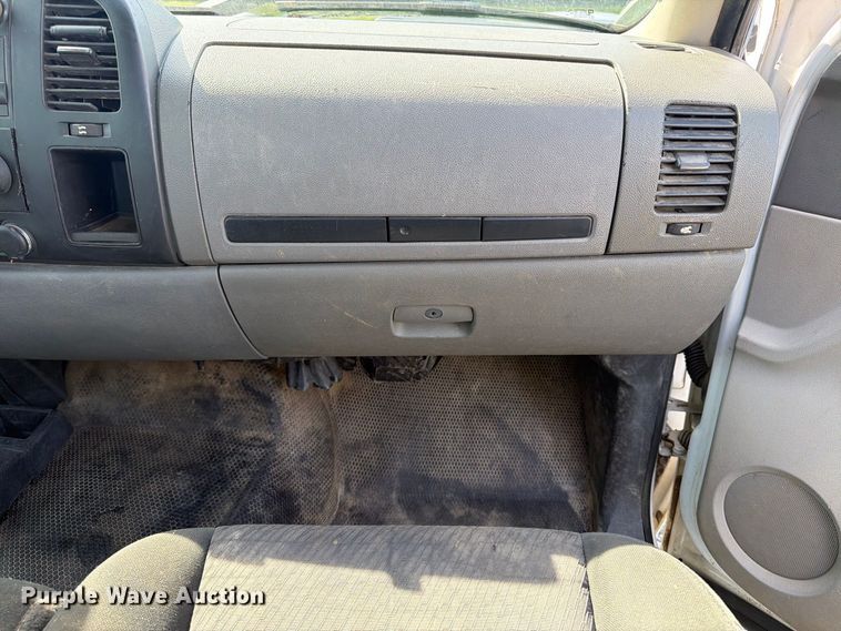 image for item YA4961 2014 Chevrolet Silverado 2500HD Crew Cab pickup truck