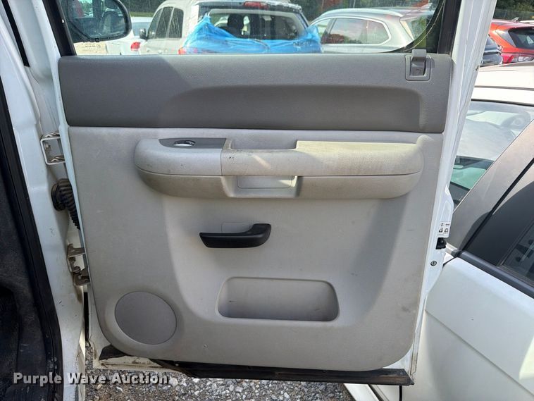 image for item YA4961 2014 Chevrolet Silverado 2500HD Crew Cab pickup truck