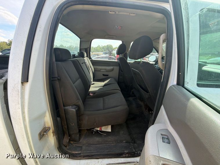 image for item YA4961 2014 Chevrolet Silverado 2500HD Crew Cab pickup truck